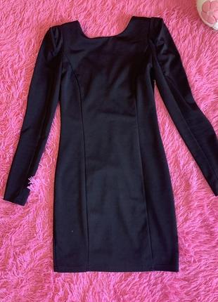 Черное платье с длинным рукавом1 фото