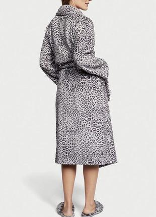 Халат long cosy robe white leopard, victoria’s secret2 фото