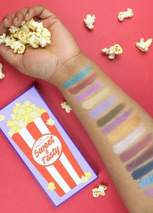 Палетка теней makeup revolution "pop corn"
