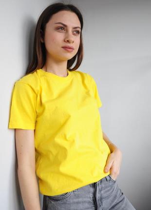 Базовая желтая футболка, одинотонный, лимонный3 фото