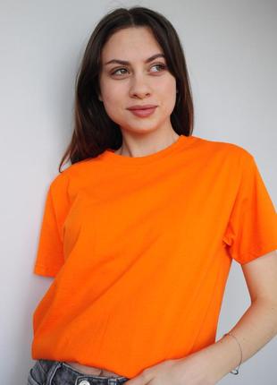 Качественная! оранжевая однотонная футболка, базовый2 фото