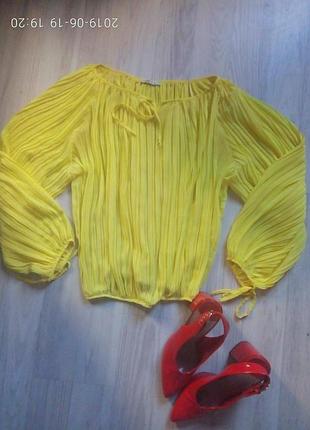 Шифоновая яркая блуза с объемными рукавами