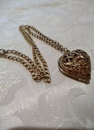 Цепочка в золотом цвете с кулоном сердце. длина цепочки 46 см