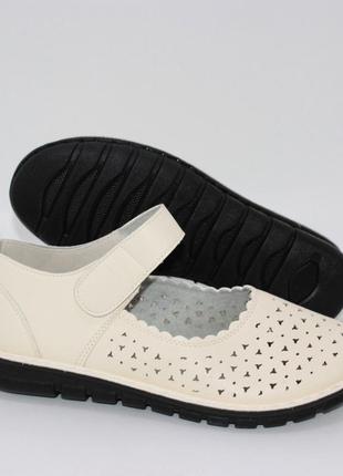 Женские бежевые летние туфли на липучке6 фото