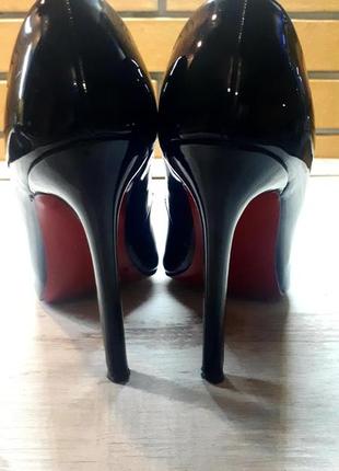 Кожаные лаковые туфли christian louboutin4 фото