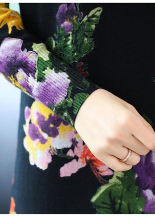 Короткое платье  с красивой спинкой кружево