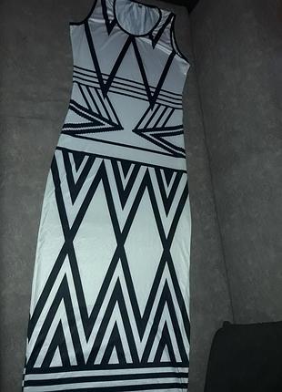 Красива та елегантна чорно-біла сукня !