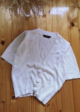 Красивая молочная безрукавка