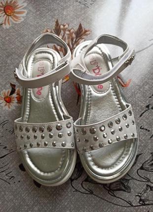 Босоніжки для дівчинки