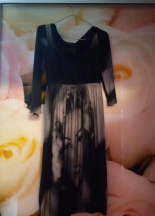 Розпродаж! дуже красива оригінальна сукня з капюшоном