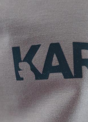 Брендовый спортивный костюм.