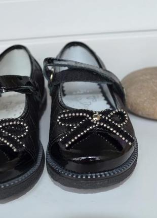 Шикарні нові шкіряні туфлі на дівчинку bartek 27р3 фото