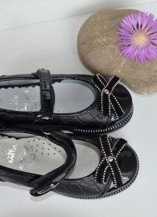 Шикарні нові шкіряні туфлі на дівчинку bartek 27р8 фото