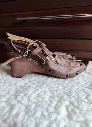Juicy shoes couture кожаные босоножки шлепанцы на танкетке платформе6 фото