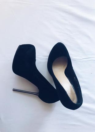 Черные замшевые туфли шпилька