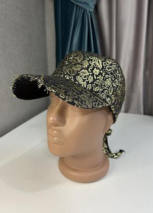 Кепка на зав’язках чорний-золото