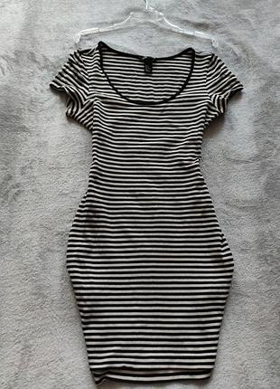 Брендовое мини платье с красивым декольте