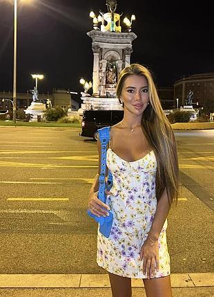 В наявності шикарна сукня
