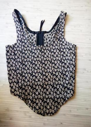 Топ на блискавці ззаду