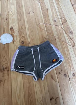 Шорти ellessse з нових колекцій з логотипами