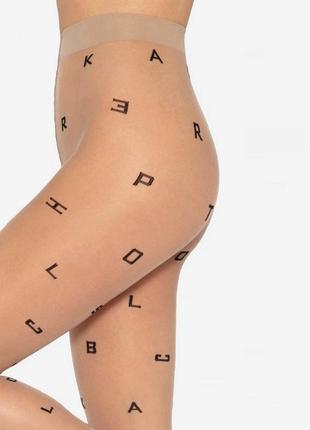 Оригинальные фантазийные колготки с узором буквы в телесном и черном цвете