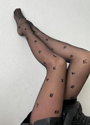 Оригинальные фантазийные колготки с узором буквы в телесном и черном цвете