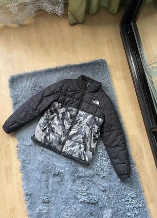 Стильна куртка tnf