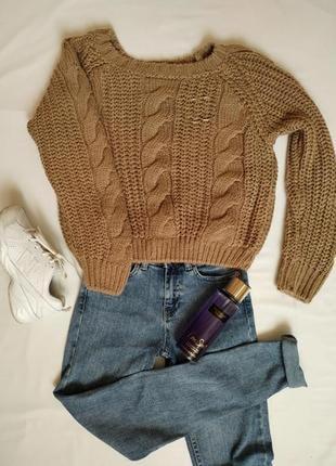 Обьемный вязаный свитер