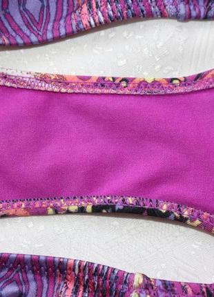 75в, 80а (низ л-м) купальник бикини фиолетового цвета с абстрактным узором10 фото