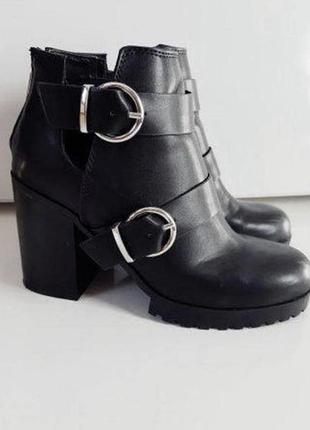 Ботильоны на каблуке иид pull and bear