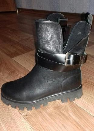 Черевики на тракторній підошві