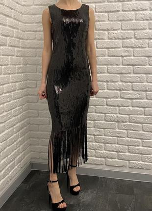 Стильна чорна сукня
