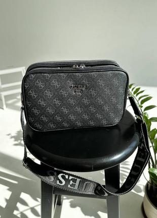 Сумка в стиле guess