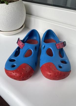Clarks коралки