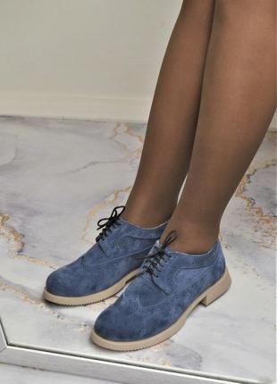 Туфлі оксфорди замшеві на шнурівці на низькому каблуці платформі3 фото