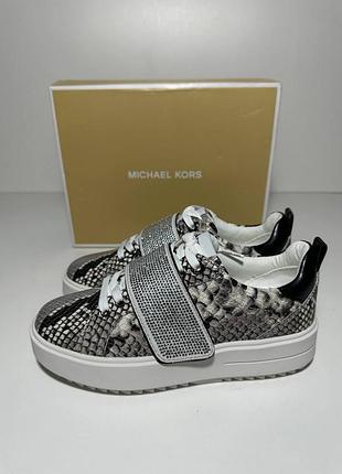 Жіночі кроссовки