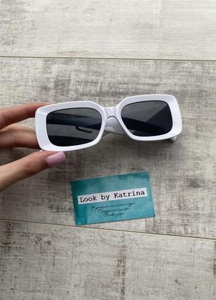 Белые очки прямоугольники с эффектной дужкой2 фото