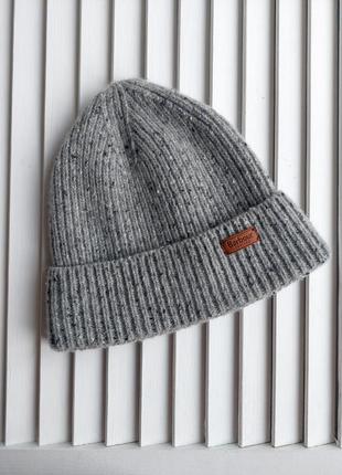 Класична сіра шапка бані з логотипом від barbour