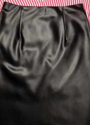 Черная легкая юбка под кожу р.462 фото