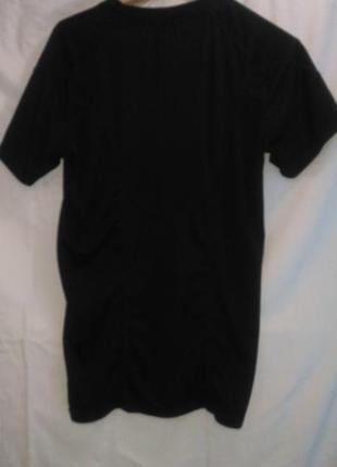 Хорошая футболка черного  цвета