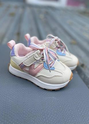 Гарні кросівки 🌷