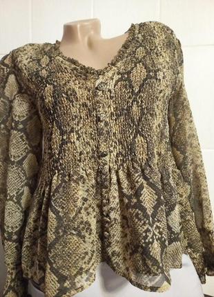 Рубашка из баской змеиный принт, рептилия.