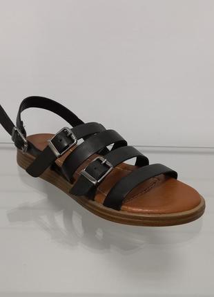 Жіночі чорні плетені сандалі з пряжками на низькому ходу3 фото