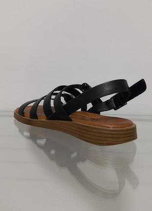 Жіночі чорні плетені сандалі з пряжками на низькому ходу6 фото