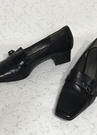 Кожаные стильные деловые женские туфли на низком каблуке 38 размер8 фото