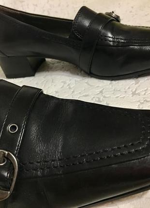 Кожаные стильные деловые женские туфли на низком каблуке 38 размер2 фото