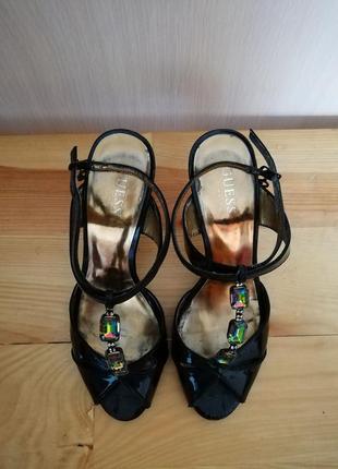 Босоножки кожаные guess