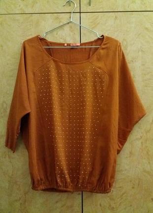 Красива блуза прикрашена микропаетками