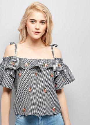 Летняя блуза с воланами и с вышивкой цветы1 фото