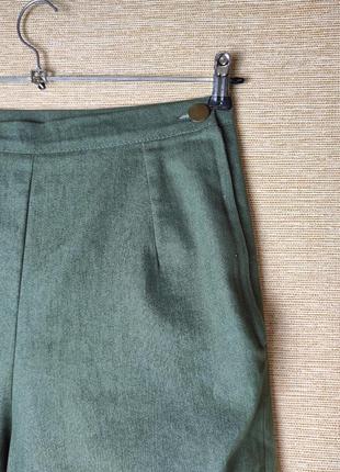 Зеленые джинсы брюки брюки бананы свободного кроя5 фото